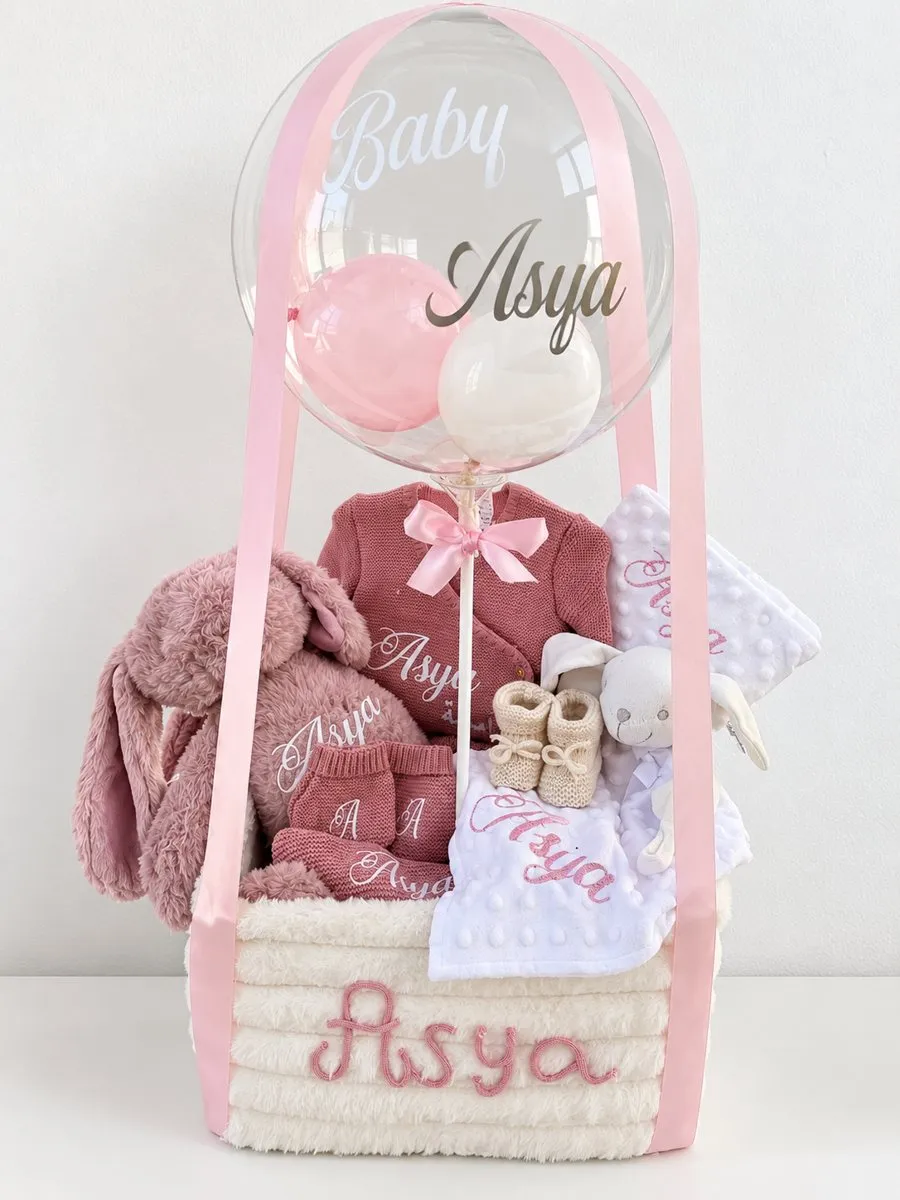 Coffret bulle au prénom Asya : ballon, panier prénom, doudou lapin et vêtements floqués